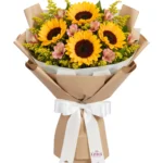 Buquê Abraço Apertado - Girassóis e astromelias cor de rosa